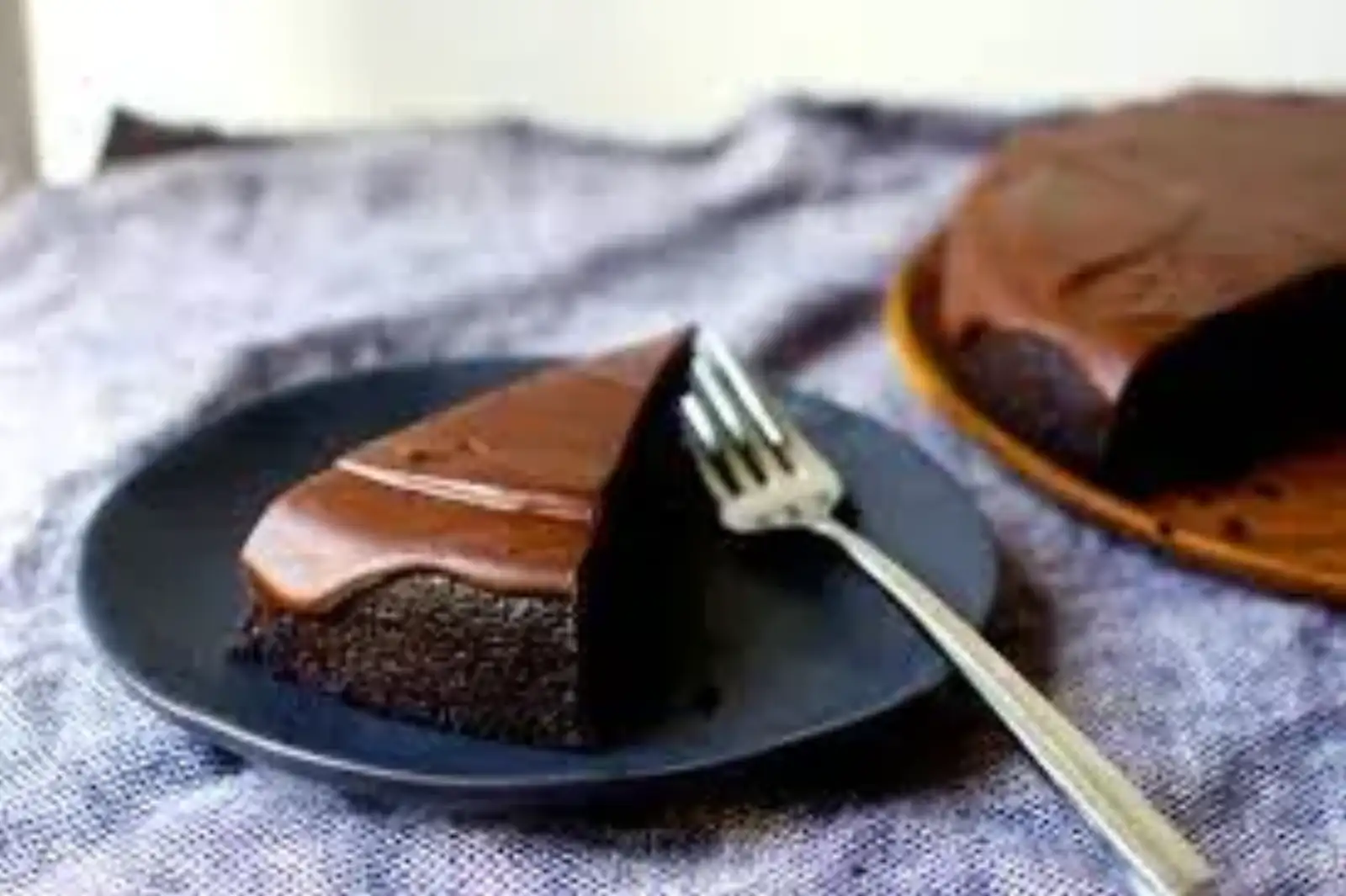 Σοκολατένιο κέικ με χαρουπόμελο και κάρδαμο