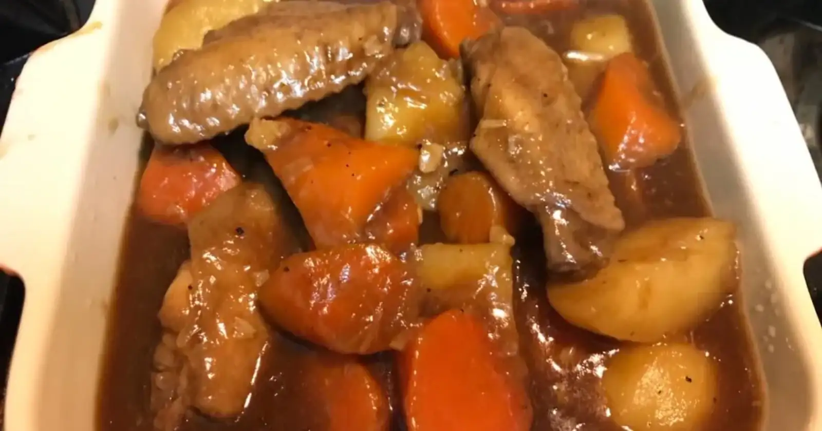 Φραγκόκοτα τηγανιτή με καρότα baby και σάλτσα κρεμμυδιού