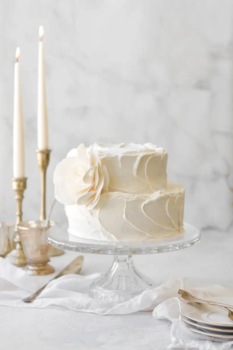 Γαμήλια τούρτα με λευκή σοκολάτα