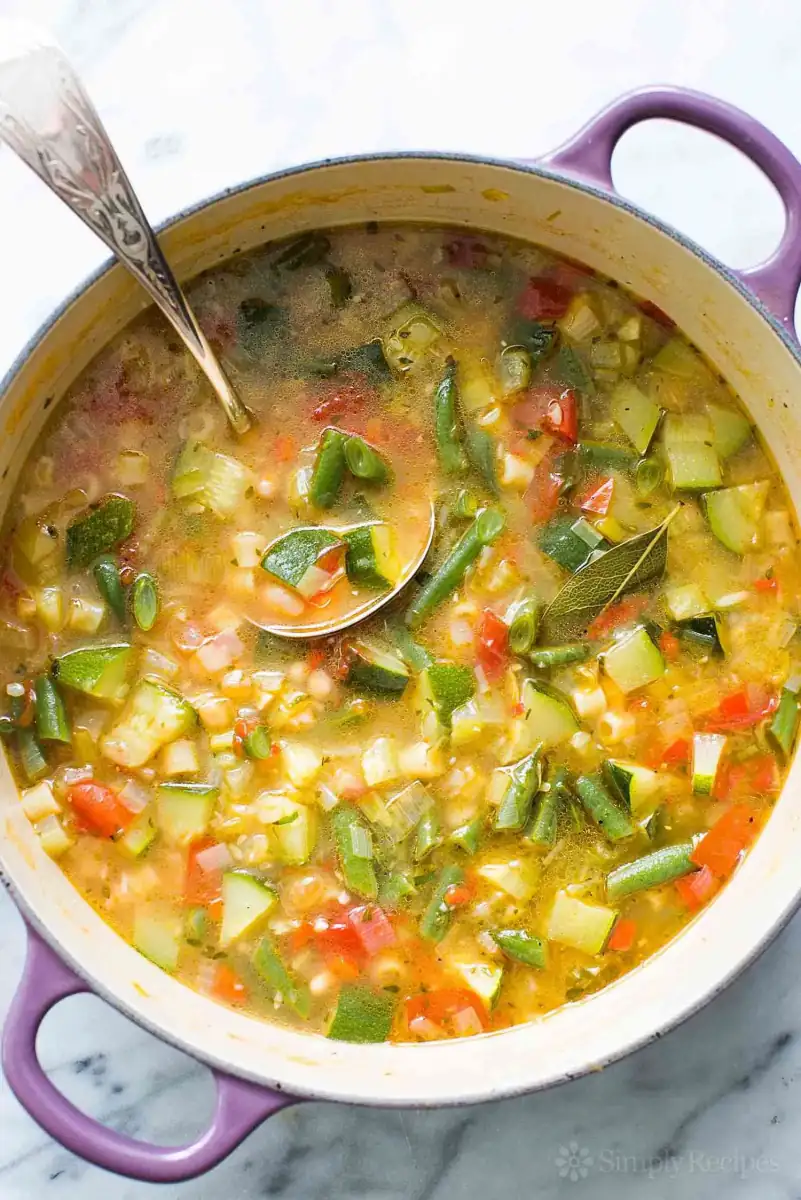 Σούπα με λαχανικά του θέρους