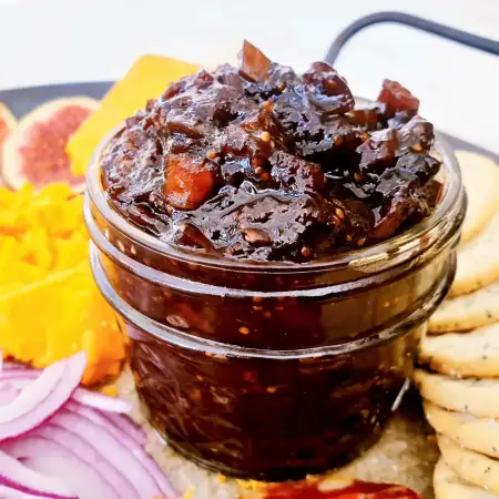 Chutney με σύκα και χουρμάδες