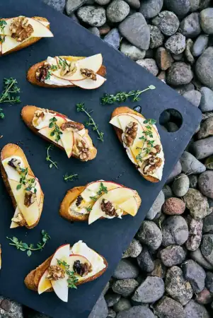 Crostini με τυρί brie