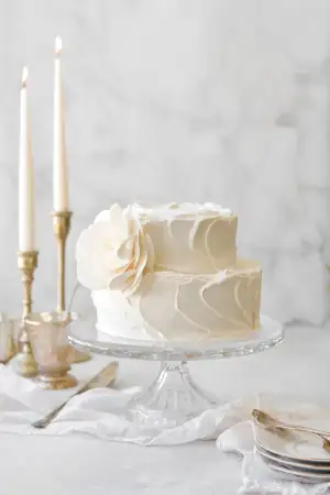 Γαμήλια τούρτα με λευκή σοκολάτα