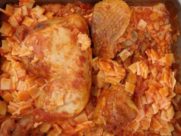Κοτόπουλο γιουβέτσι με χυλοπίτες