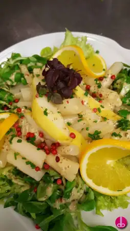 Λαγόχορτο σαλάτα με βινεγκρέτ λεμόνι και λάδι τρούφας
